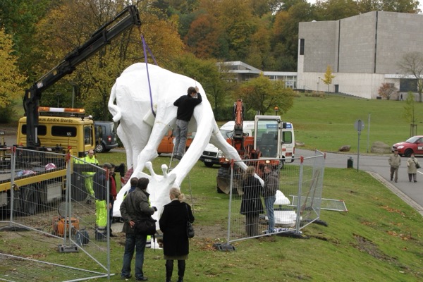 Realisierung „Sina Heffner<span>Skulptur Giraffe, Wolfsburg“<br>Stahl, Styropor, GFK<br>Höhe: 4,00 m</span>